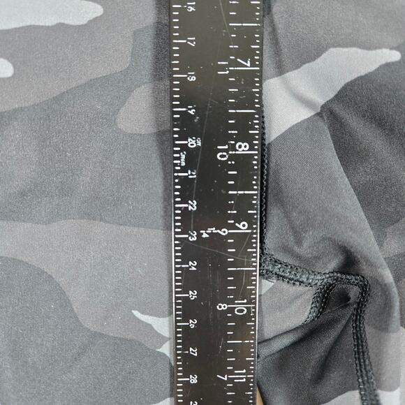 Athleta Mid Rise Camo Contender 7/8 Tight Black Leggings Women's Size Medium - Picture 6 of 8